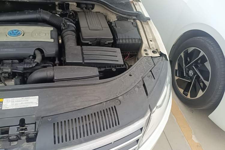 Used Volkswagen FAW-Volkswagen CC 2013 1.8TSI Prestige Model Engine Bay Left