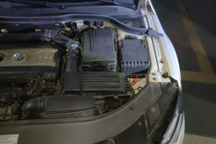 Used Volkswagen FAW-Volkswagen CC 2013 1.8TSI Luxury Model Engine Bay Left