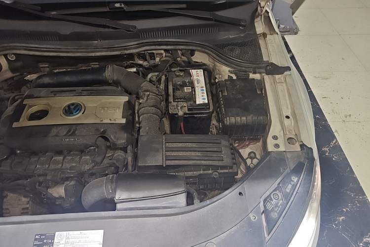 Used Volkswagen FAW-Volkswagen CC 2013 2.0 TSI Luxury Model Engine Bay Left