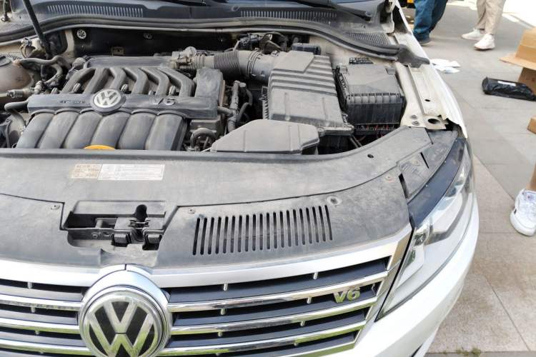 Used Volkswagen FAW-Volkswagen CC 2013 3.0 FSI V6 Engine Bay Left