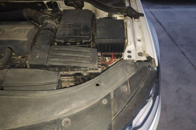 Used Volkswagen FAW-Volkswagen CC 2013 2.0 TSI Luxury Model Engine Bay Left