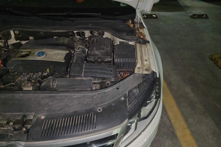 Used Volkswagen FAW-Volkswagen CC 2013 2.0 TSI Luxury Model Engine Bay Left