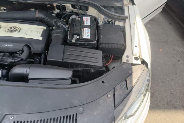 Used Volkswagen FAW-Volkswagen CC 2013 2.0 TSI Ultimate Model Engine Bay Left
