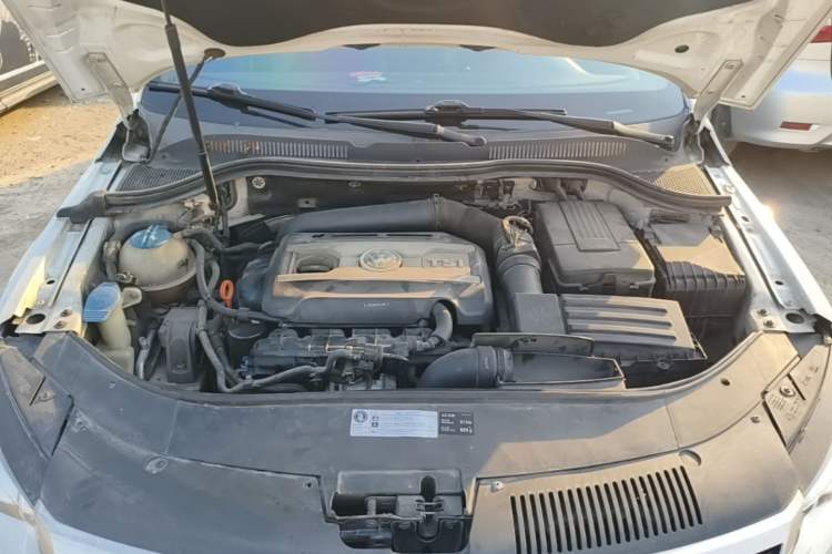 Used Volkswagen FAW-Volkswagen CC 2013 1.8TSI Luxury Model Engine Bay