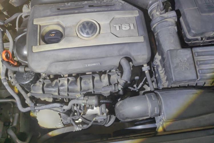 Used Volkswagen FAW-Volkswagen CC 2013 1.8TSI Luxury Model Engine Bay