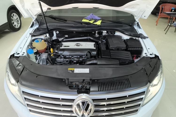 Used Volkswagen FAW-Volkswagen CC 2013 1.8TSI Luxury Model Engine Bay