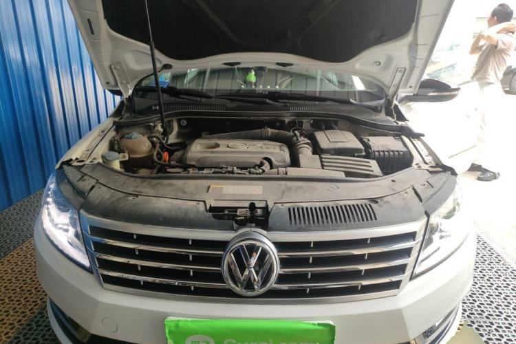 Used Volkswagen FAW-Volkswagen CC 2013 1.8TSI Prestige Model Engine Bay
