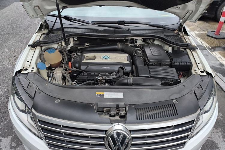 Used Volkswagen FAW-Volkswagen CC 2013 1.8TSI Luxury Model Engine Bay
