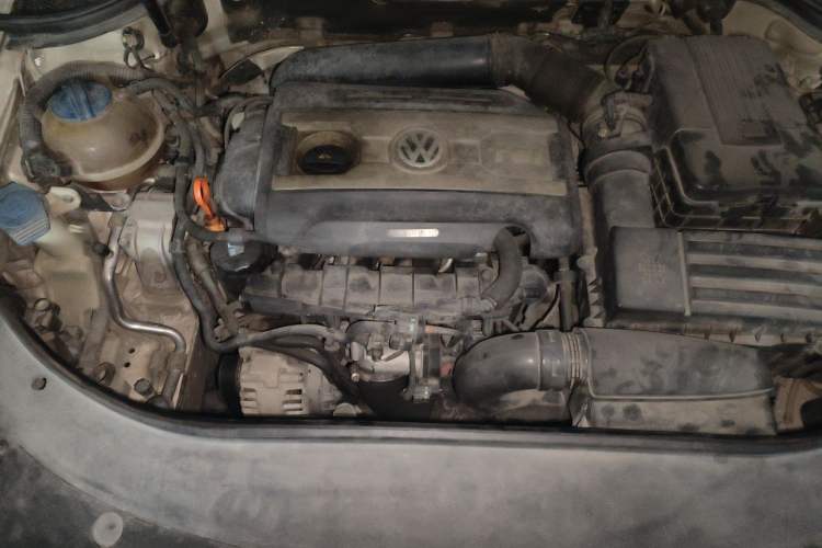 Used Volkswagen FAW-Volkswagen CC 2013 1.8TSI Luxury Model Engine Bay
