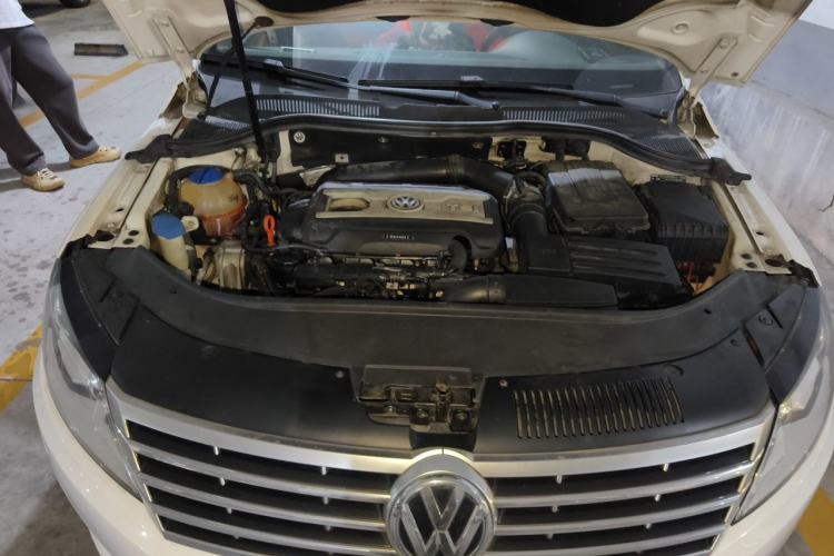 Used Volkswagen FAW-Volkswagen CC 2013 1.8TSI Luxury Model Engine Bay