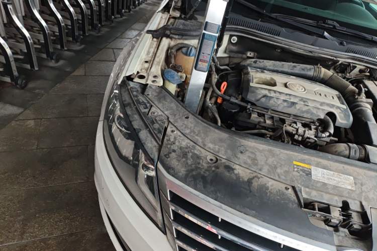 Used Volkswagen FAW-Volkswagen CC 2013 1.8TSI Luxury Model Engine Bay Right