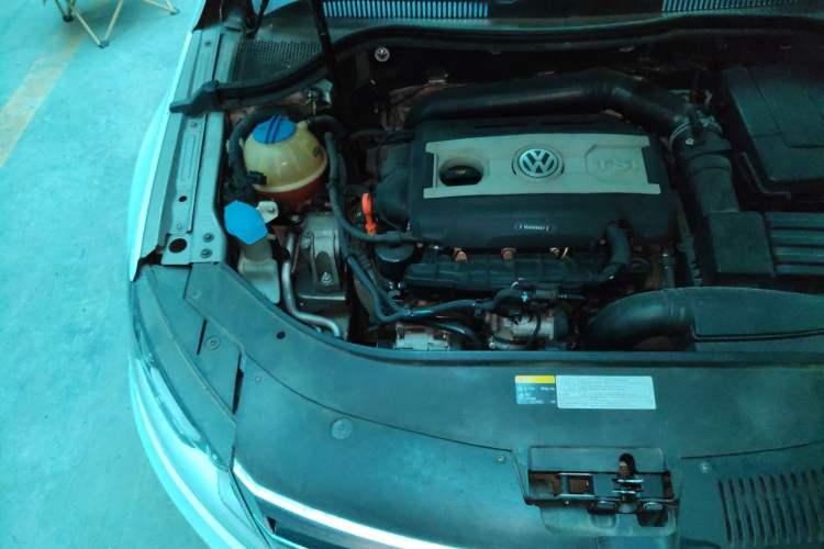 Used Volkswagen FAW-Volkswagen CC 2013 1.8TSI Luxury Model Engine Bay Right