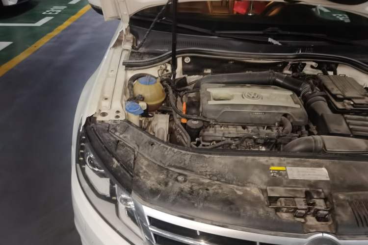 Used Volkswagen FAW-Volkswagen CC 2013 1.8TSI Luxury Model Engine Bay Right