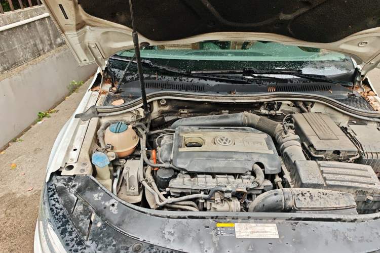 Used Volkswagen FAW-Volkswagen CC 2013 2.0 TSI Luxury Model Engine Bay Right