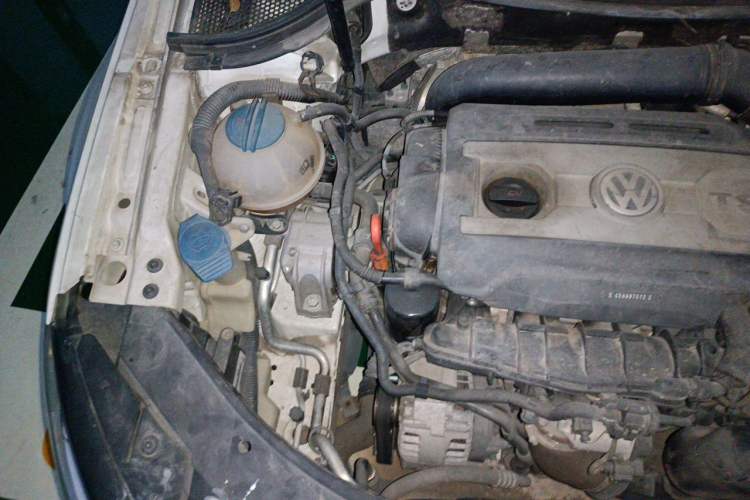Used Volkswagen FAW-Volkswagen CC 2013 1.8TSI Luxury Model Engine Bay Right