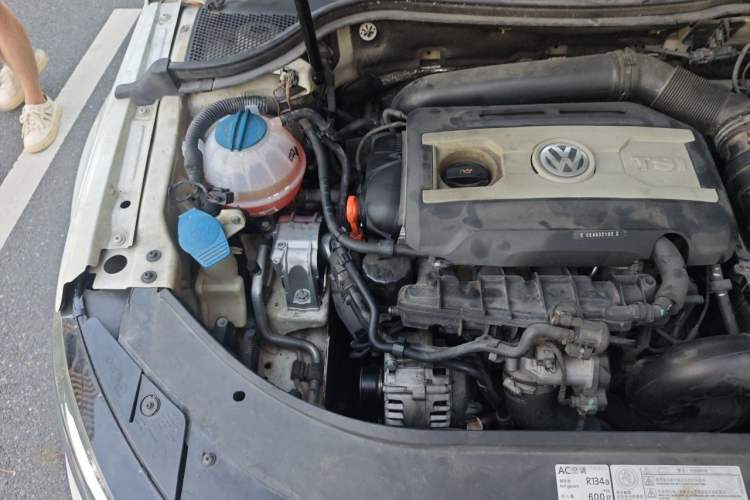 Used Volkswagen FAW-Volkswagen CC 2013 1.8TSI Luxury Model Engine Bay Right