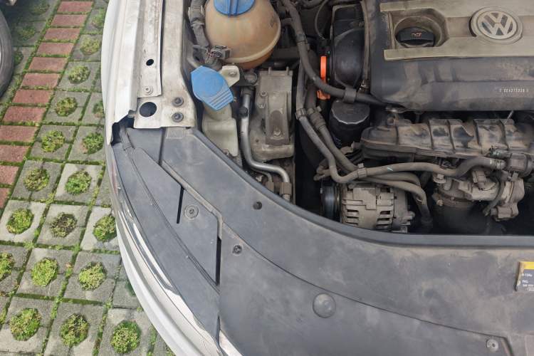 Used Volkswagen FAW-Volkswagen CC 2013 1.8TSI Luxury Model Engine Bay Right