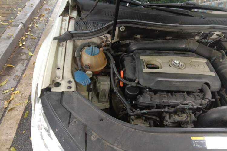 Used Volkswagen FAW-Volkswagen CC 2013 2.0 TSI Ultimate Model Engine Bay Right
