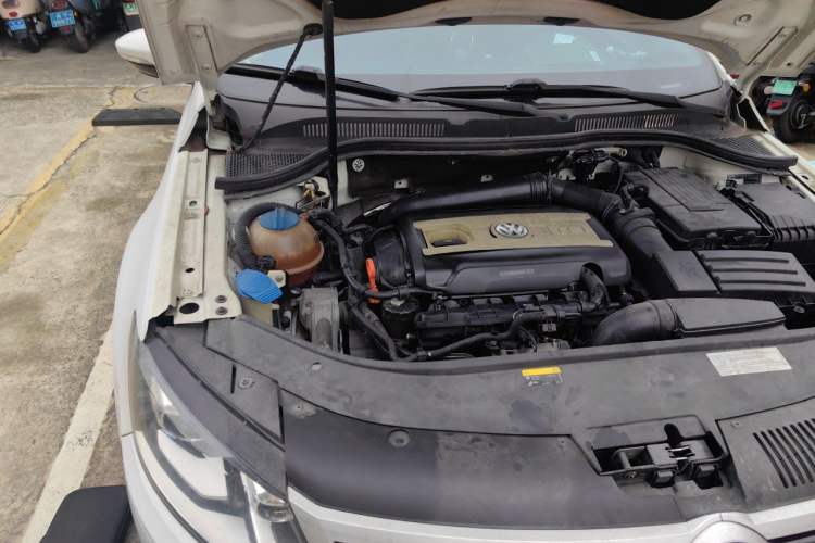 Used Volkswagen FAW-Volkswagen CC 2013 2.0 TSI Ultimate Model Engine Bay Right