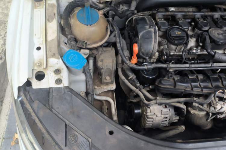 Used Volkswagen FAW-Volkswagen CC 2013 1.8TSI Luxury Model Engine Bay Right