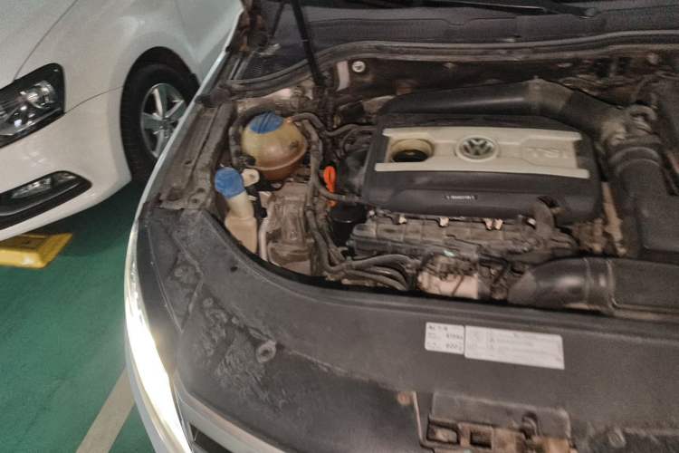 Used Volkswagen FAW-Volkswagen CC 2013 1.8TSI Prestige Model Engine Bay Right