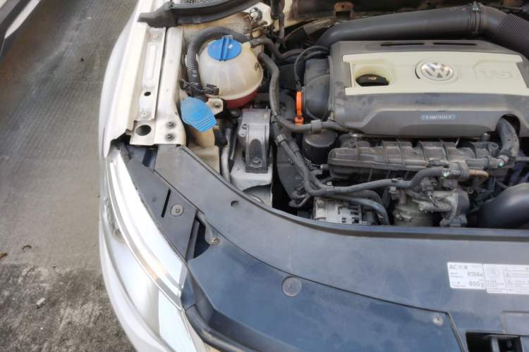 Used Volkswagen FAW-Volkswagen CC 2013 2.0 TSI Luxury Model Engine Bay Right