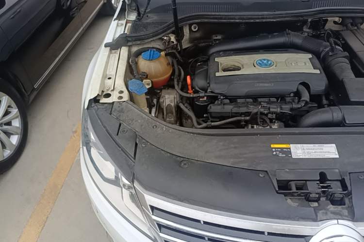 Used Volkswagen FAW-Volkswagen CC 2013 1.8TSI Prestige Model Engine Bay Right
