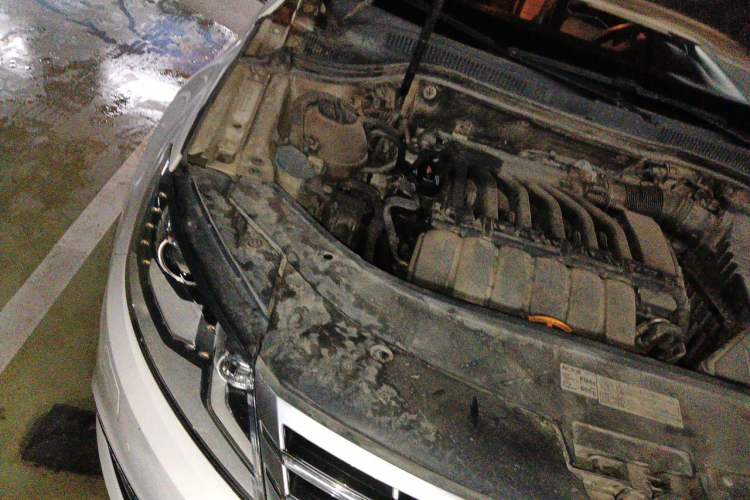 Used Volkswagen FAW-Volkswagen CC 2013 3.0 FSI V6 Engine Bay Right