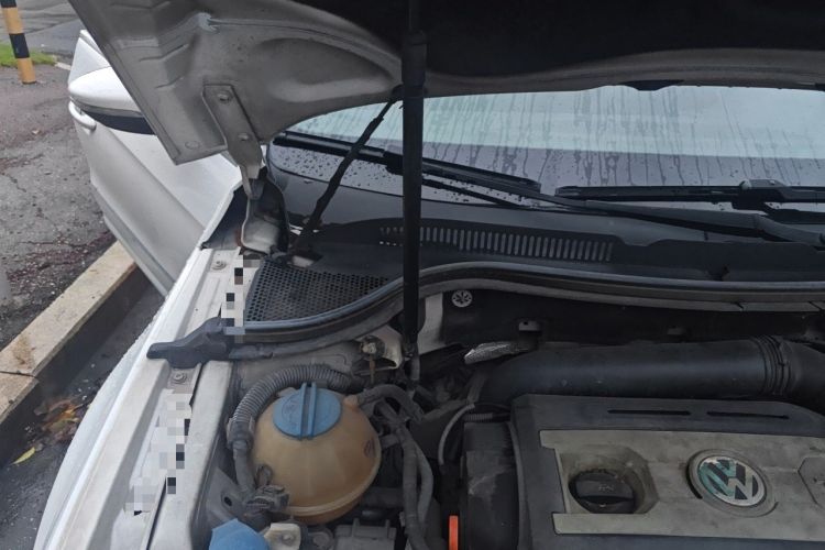 Used Volkswagen FAW-Volkswagen CC 2013 1.8TSI Luxury Model Engine Bay Right