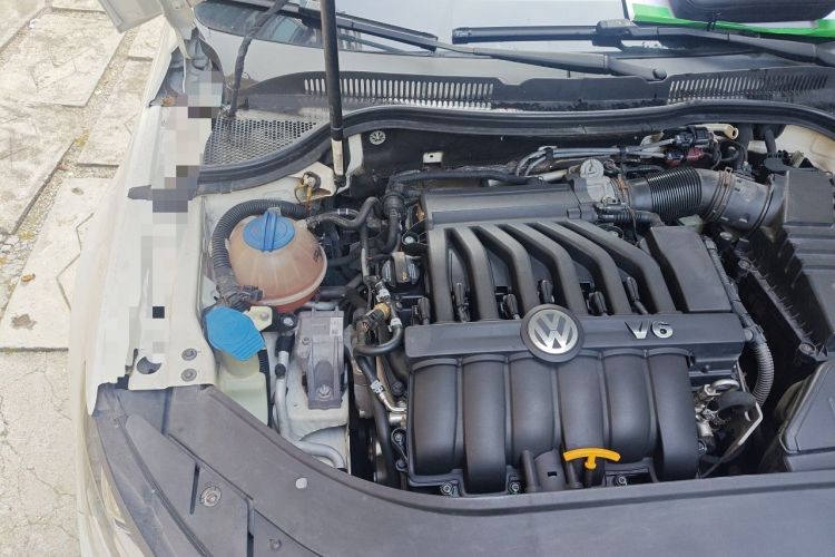 Used Volkswagen FAW-Volkswagen CC 2013 3.0 FSI V6 Engine Bay Right