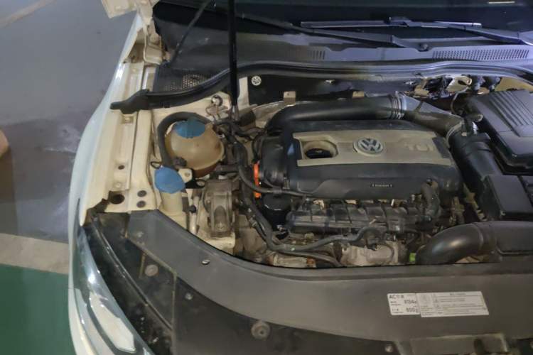 Used Volkswagen FAW-Volkswagen CC 2013 1.8TSI Luxury Model Engine Bay Right