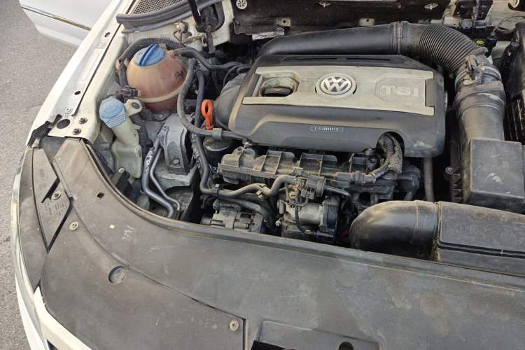 Used Volkswagen FAW-Volkswagen CC 2013 1.8TSI Luxury Model Engine Bay Right