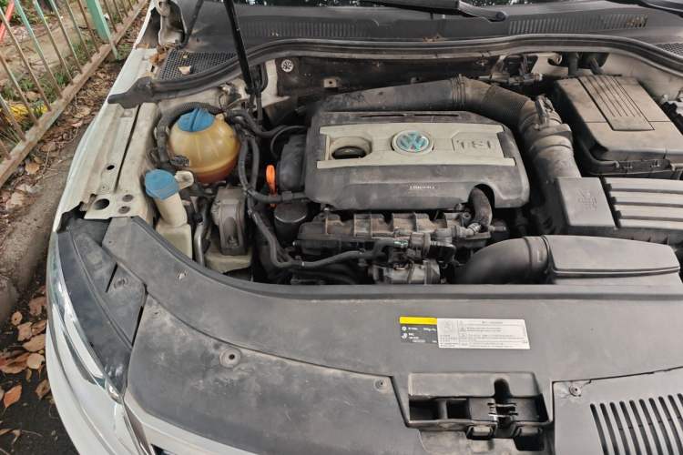 Used Volkswagen FAW-Volkswagen CC 2013 1.8TSI Prestige Model Engine Bay Right