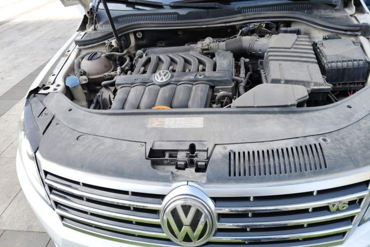 Used Volkswagen FAW-Volkswagen CC 2013 3.0 FSI V6 Engine Bay Right