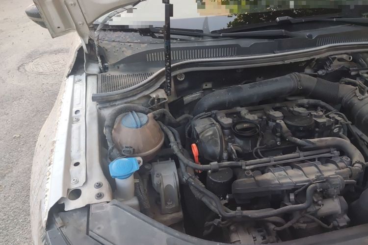 Used Volkswagen FAW-Volkswagen CC 2013 1.8TSI Prestige Model Engine Bay Right