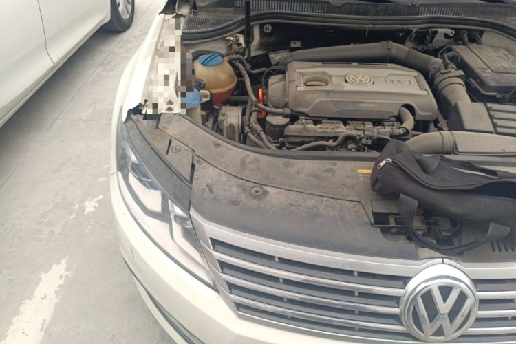 Used Volkswagen FAW-Volkswagen CC 2013 1.8TSI Luxury Model Engine Bay Right