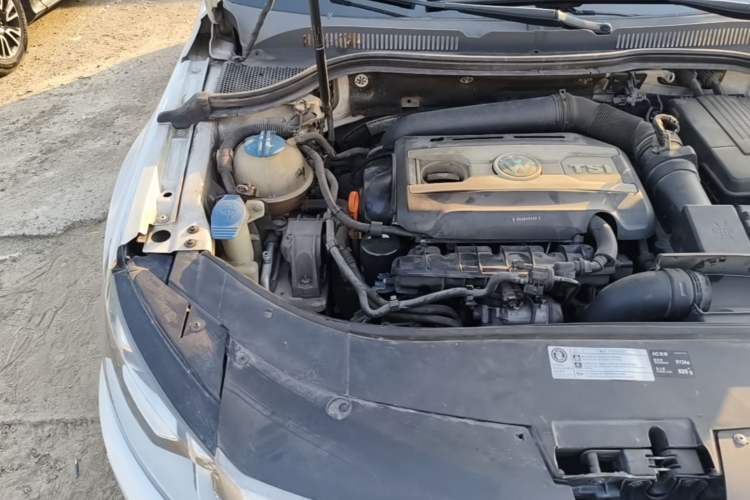Used Volkswagen FAW-Volkswagen CC 2013 1.8TSI Luxury Model Engine Bay Right