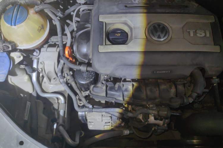 Used Volkswagen FAW-Volkswagen CC 2013 1.8TSI Luxury Model Engine Bay Right