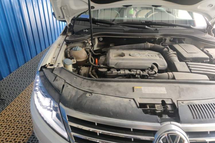 Used Volkswagen FAW-Volkswagen CC 2013 1.8TSI Prestige Model Engine Bay Right