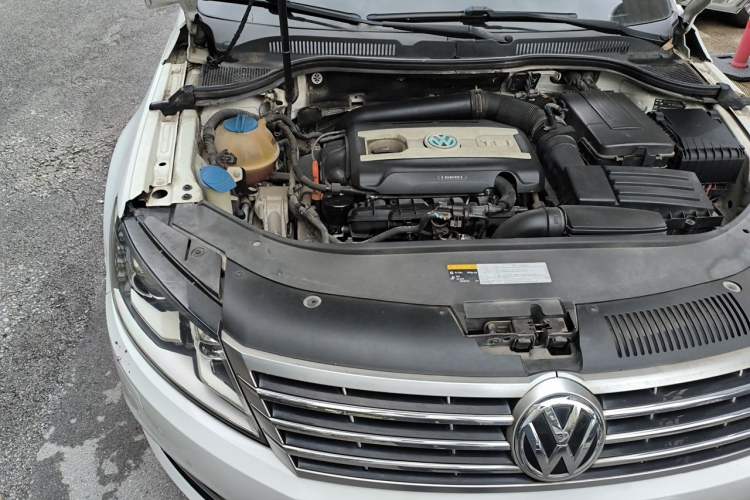 Used Volkswagen FAW-Volkswagen CC 2013 1.8TSI Luxury Model Engine Bay Right