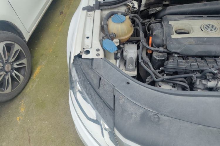 Used Volkswagen FAW-Volkswagen CC 2013 1.8TSI Prestige Model Engine Bay Right