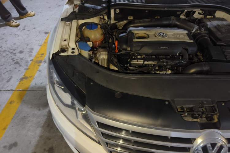 Used Volkswagen FAW-Volkswagen CC 2013 1.8TSI Luxury Model Engine Bay Right