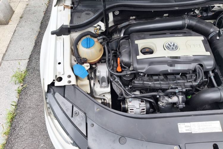 Used Volkswagen FAW-Volkswagen CC 2013 2.0 TSI Luxury Model Engine Bay Right