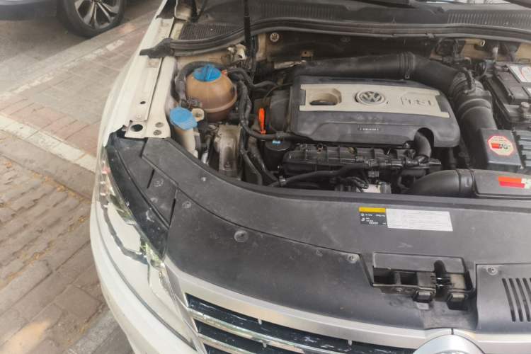 Used Volkswagen FAW-Volkswagen CC 2013 2.0 TSI Luxury Model Engine Bay Right