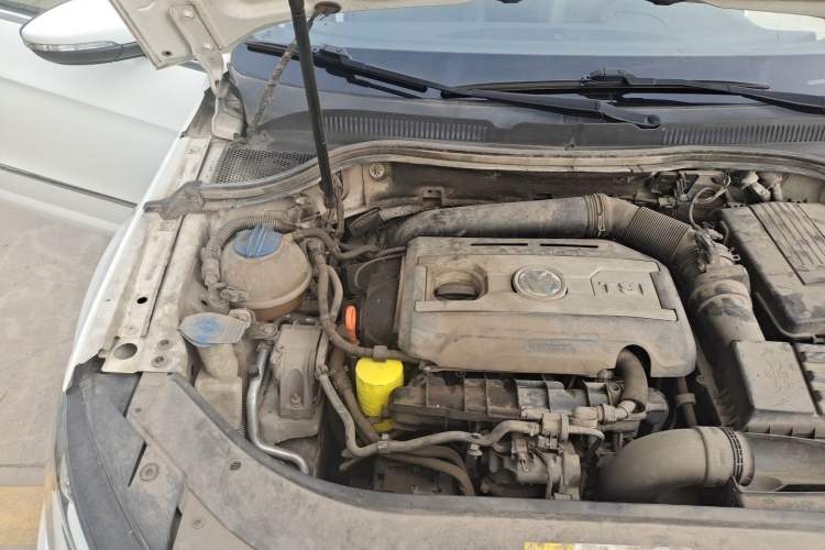 Used Volkswagen FAW-Volkswagen CC 2013 1.8TSI Luxury Model Engine Bay Right