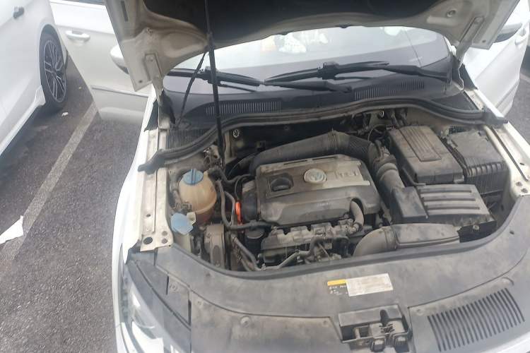 Used Volkswagen FAW-Volkswagen CC 2013 1.8TSI Luxury Model Engine Bay Right