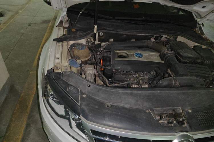 Used Volkswagen FAW-Volkswagen CC 2013 2.0 TSI Luxury Model Engine Bay Right