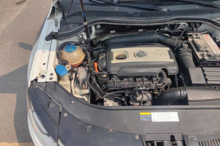 Used Volkswagen FAW-Volkswagen CC 2013 2.0 TSI Luxury Model Engine Bay Right