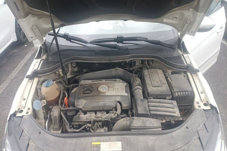 Used Volkswagen FAW-Volkswagen CC 2013 1.8TSI Luxury Model Engine Bay