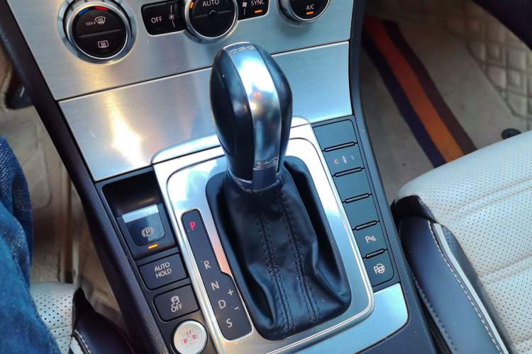 Used Volkswagen FAW-Volkswagen CC 2013 3.0 FSI V6 Gear Lever